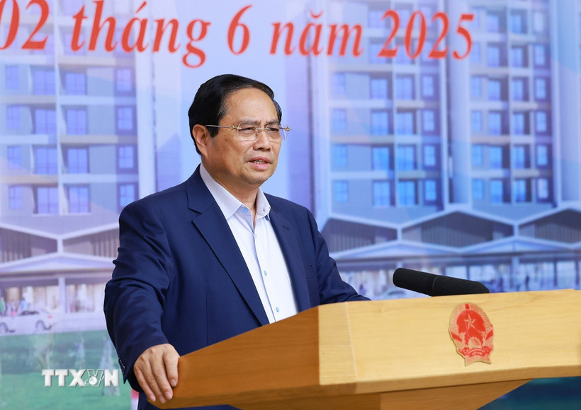 Thủ tướng Phạm Minh Chính chủ trì Hội nghị triển khai Nghị quyết của Quốc hội về thí điểm một số cơ chế, chính sách đặc thù phát triển nhà ở xã hội. (Ảnh: Dương Giang/TTXVN)
