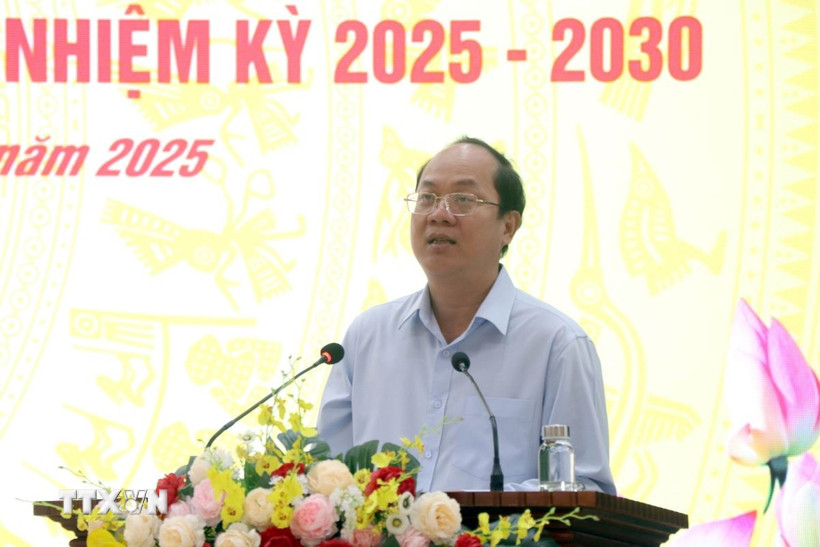 Ông Nguyễn Hồ Hải, Bí thư Tỉnh ủy, Bí thư Đảng ủy Quân sự tỉnh Cà Mau phát biểu chỉ đạo tại hội nghị. (Ảnh: Kim Há/TTXVN)