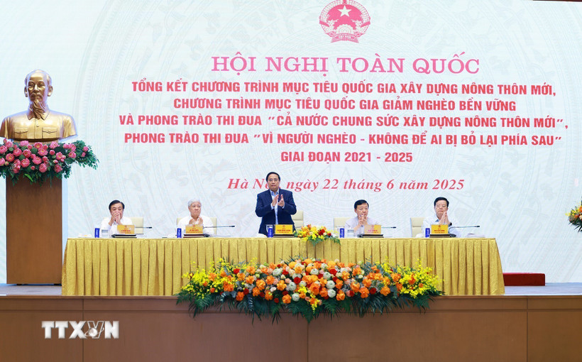 Thủ tướng Phạm Minh Chính chủ trì Hội nghị toàn quốc tổng kết Chương trình mục tiêu quốc gia xây dựng nông thôn mới. (Ảnh: Dương Giang/TTXVN)