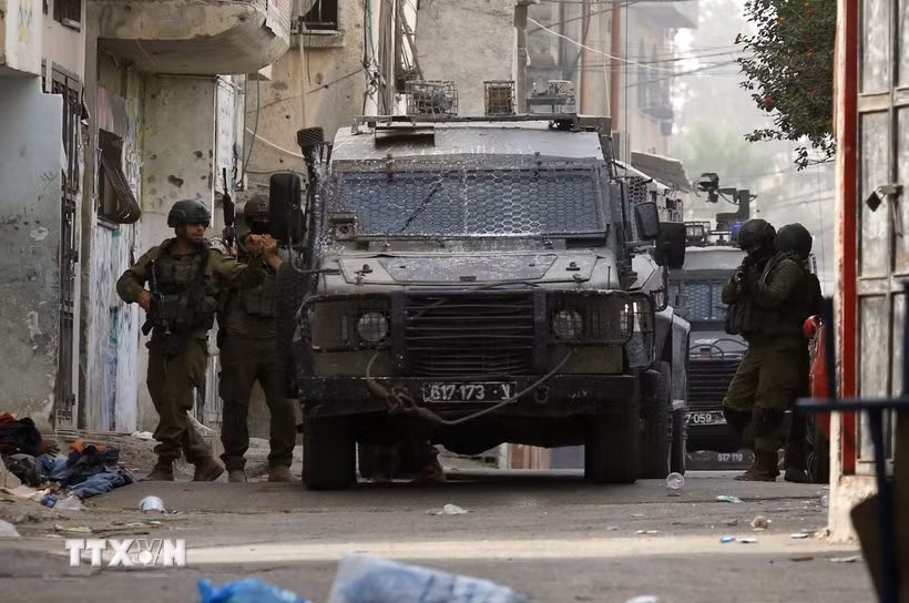 Các lực lượng Israel được triển khai tại Nablus, Bờ Tây. (Ảnh: THX/TTXVN)