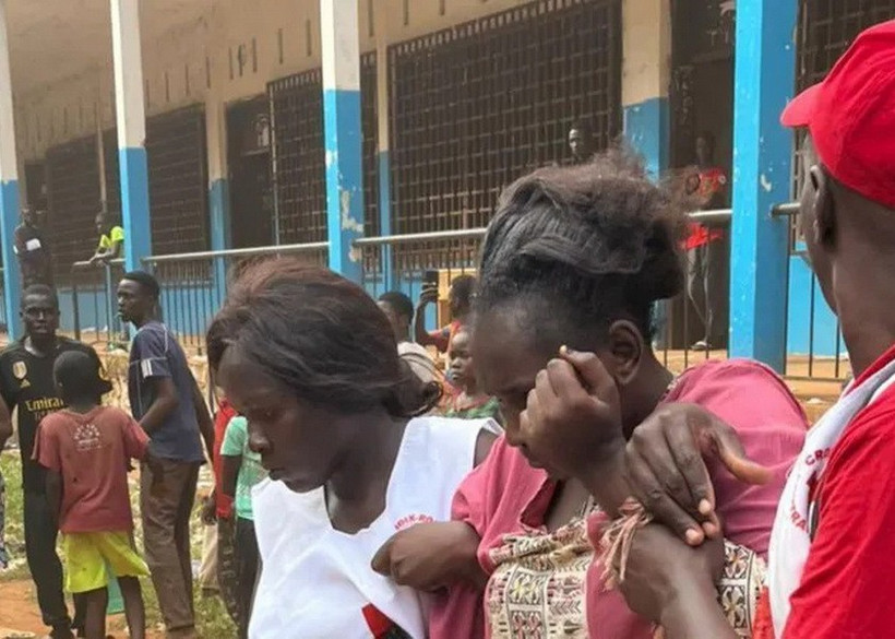 Nỗi đau của những người mất con trong vụ giẫm đạp. (Nguồn: BBC)