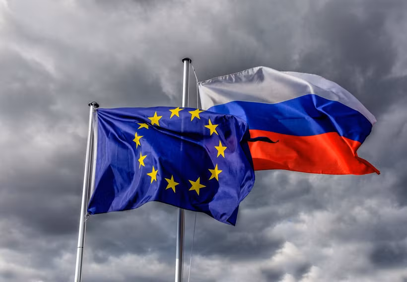EU áp gói trừng phạt mới với báo chí và ngân hàng Nga.