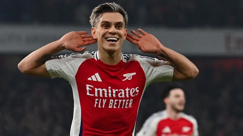 Leandro Trossard giúp Arsenal ngược dòng giành chiến thắng. (Nguồn: beinsports)