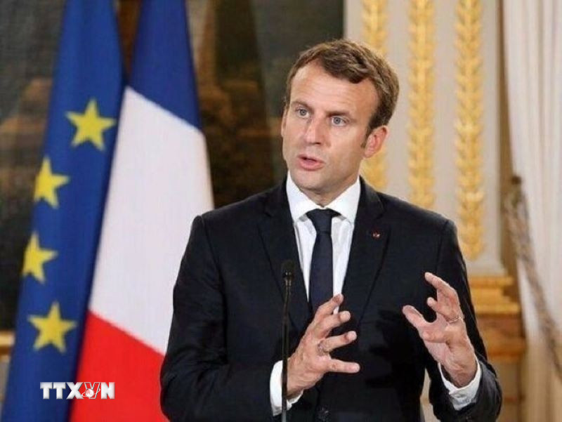 Tổng thống Emmanuel Macron cho rằng các lệnh trừng phạt không khác gì hành vi "đe dọa và cưỡng ép." (Ảnh: IRNA/TTXVN)