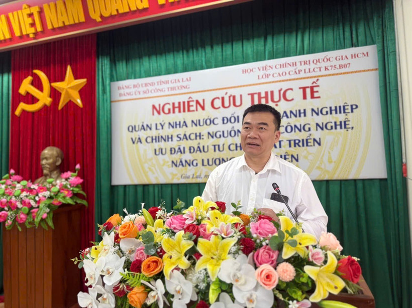 Ông Đỗ Văn Quân, Phó Viện trưởng Viện kinh tế - xã hội và Môi trường, Học viện Chính trị Quốc gia Hồ Chí Minh, Trưởng Đoàn công tác phát biểu tại buổi làm việc.