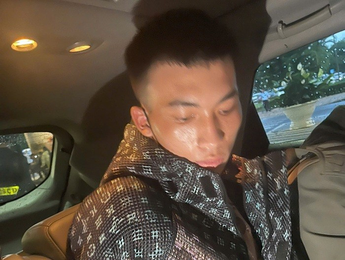 Đối tượng Nguyễn Tuấn Hùng bị Công an bắt giữ.