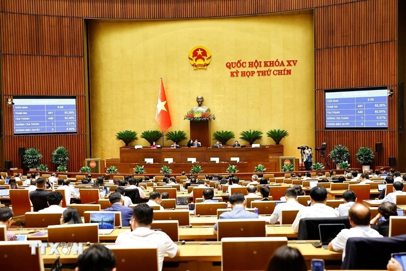 Quốc hội thông qua Nghị quyết về miễn, hỗ trợ học phí đối với trẻ em mầm non, học sinh phổ thông, người học chương trình giáo dục phổ thông tại các cơ sở giáo dục trong hệ thống giáo dục quốc dân. (Ảnh: Doãn Tấn/TTXVN)