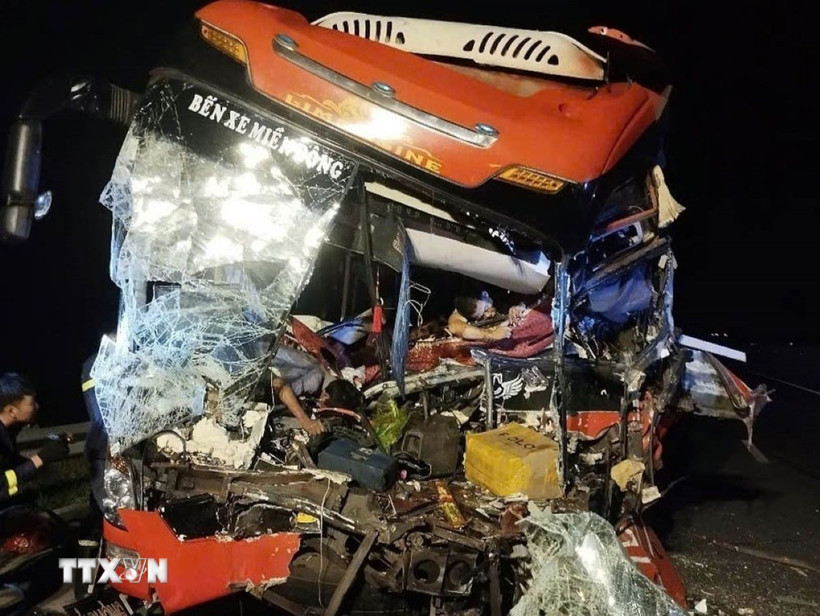 Hiện trường vụ tai nạn trên cao tốc Đà Nẵng-Quảng Ngãi. (Ảnh: Trần Tĩnh/TTXVN)