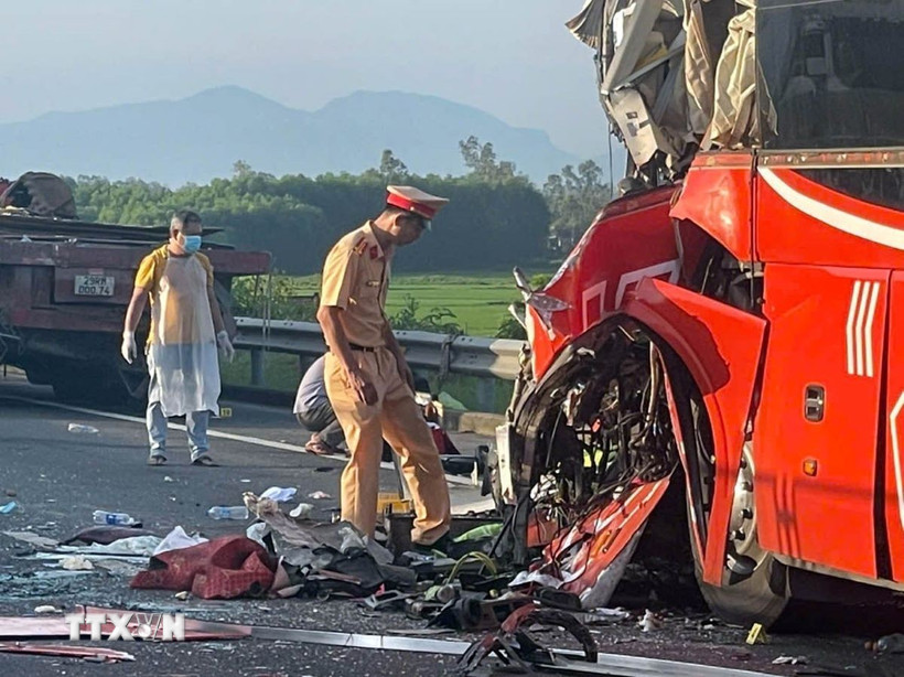 Hiện trường vụ tai nạn trên cao tốc Đà Nẵng-Quảng Ngãi. (Ảnh: Trần Tĩnh/TTXVN)