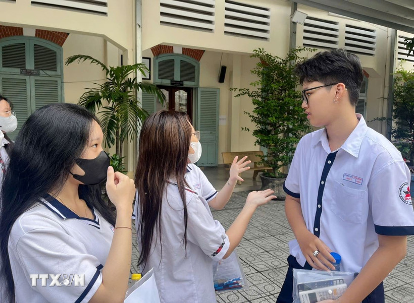 Hà Nội bố trí 6 điểm cấp tài khoản cho các thí sinh để hỗ trợ thí sinh tự do đăng ký xét tuyển đại học năm 2025. (Ảnh: Thu Hoài/TTXVN)