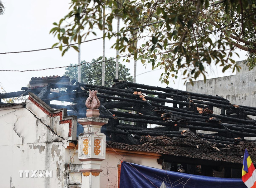 Hiện trường vụ cháy chùa Làng Vẽ. (Ảnh: Danh Lam/TTXVN)