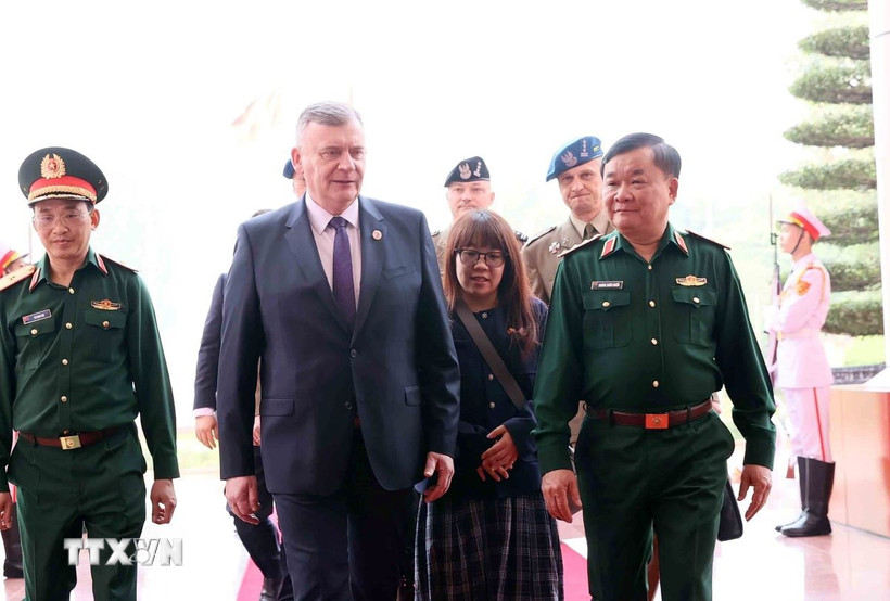 Củng cố các khuôn khổ, cơ chế hợp tác quốc phòng Việt Nam-Ba Lan