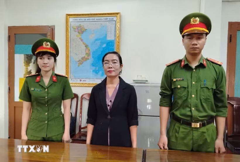 Cơ quan chức năng khởi tố bị can đối với bà Đặng Thị Hòa Hiệp. (Ảnh: TTXVN phát)