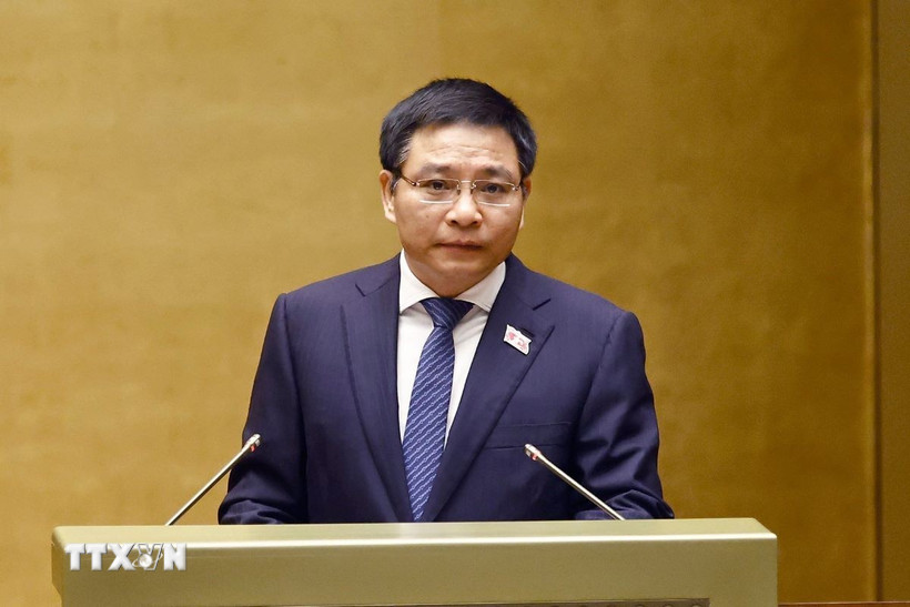 Bộ trưởng Bộ Tài chính Nguyễn Văn Thắng, thừa ủy quyền của Thủ tướng Chính phủ trình bày Tờ trình dự án Luật sửa đổi, bổ sung một số điều của Luật Đấu thầu; Luật Đầu tư theo phương thức đối tác công tư; Luật Hải quan; Luật Thuế xuất khẩu, thuế nhập khẩu; Luật Đầu tư; Luật Đầu tư công; Luật Quản lý, sử dụng tài sản công. (Ảnh: Doãn Tấn/TTXVN)