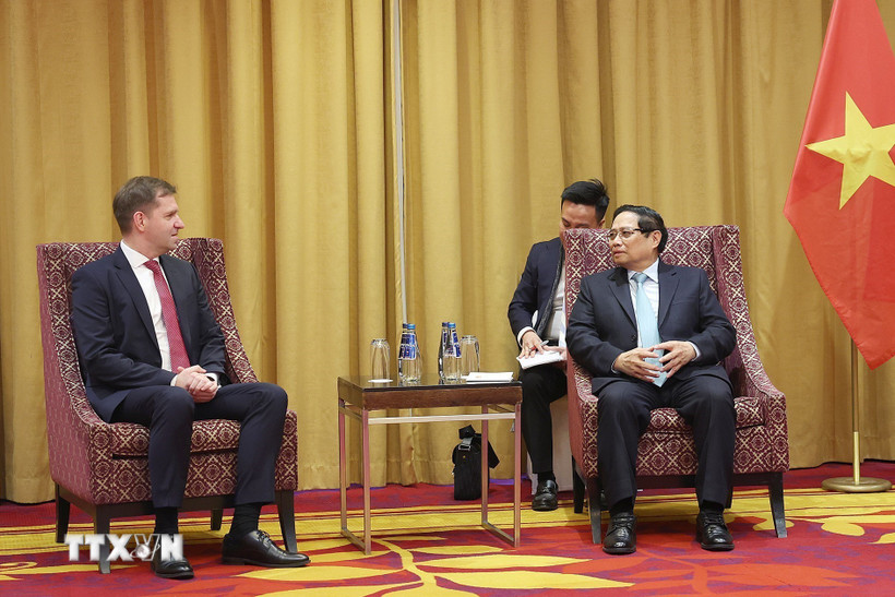 Thủ tướng Phạm Minh Chính tiếp ông Michal Fijol, quyền Chủ tịch HĐQT Hãng hàng không quốc gia Ba Lan (LOT Polish Airlines). (Ảnh: Dương Giang/TTXVN)