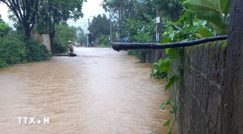 Mưa lớn tại xã Bản Giang, huyện Tam Đường, có 70 ngôi nhà bị ngập. (Ảnh: TTXVN phát)