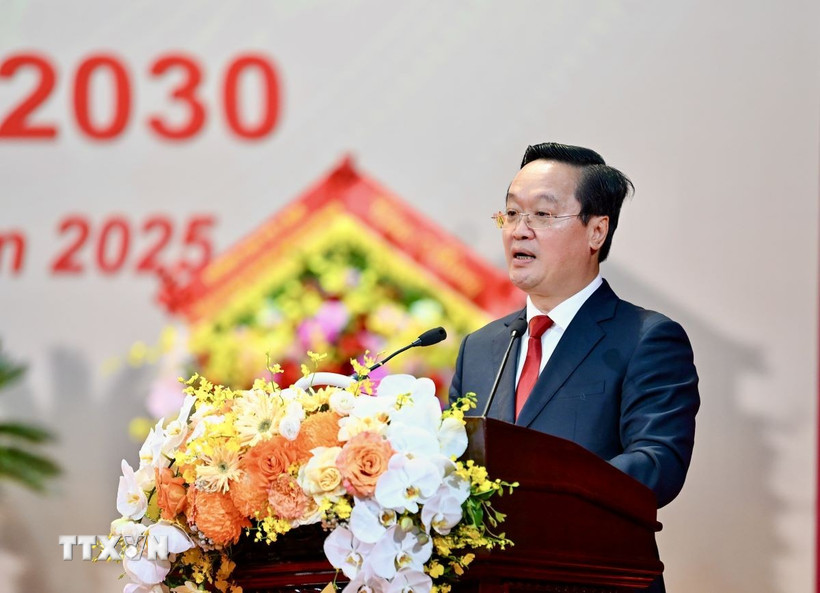 Đồng chí Nguyễn Đức Trung, Bí thư Tỉnh ủy Nghệ An phát biểu nhận nhiệm vụ. (Ảnh: Bích Huệ/TTXVN)