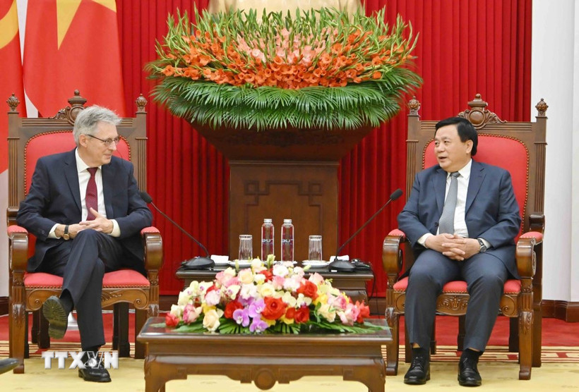 Ông Nguyễn Xuân Thắng tiếp đoàn Đảng Dân chủ xã hội Đức (SPD). (Ảnh: Phương Hoa/TTXVN)