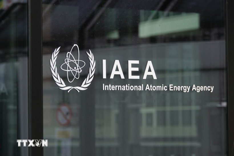 Biểu tượng IAEA tại trụ sở ở Vienna, Áo. (Ảnh: THX/TTXVN)