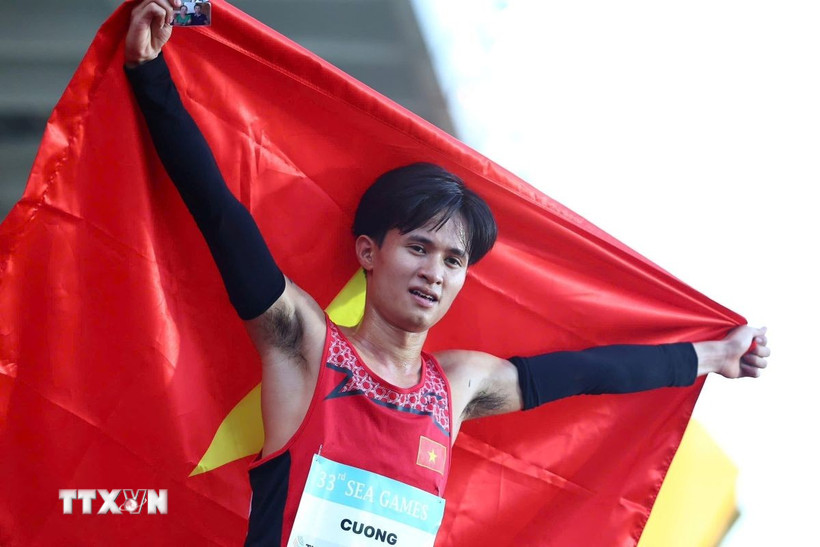 Nguyễn Trung Cường giúp Điền kinh lập "hat-trick vàng" trong ngày hôm nay. (Ảnh: TTXVN phát)