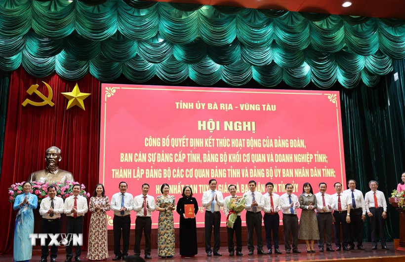 Ra mắt Đảng bộ các cơ quan Đảng tỉnh trực thuộc Tỉnh ủy Bà Rịa-Vũng Tàu, chỉ định đồng chí Nguyễn Thị Yến, Phó Bí thư Thường trực Tỉnh ủy giữ chức Bí thư. (Ảnh: Hoàng Nhị/TTXVN)