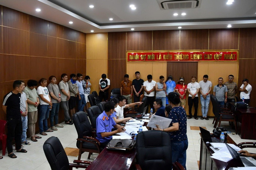Cơ quan chức năng bắt giữ và triệu tập 34 đối tượng trong đường dây. (Nguồn: Công an Quảng Nam)