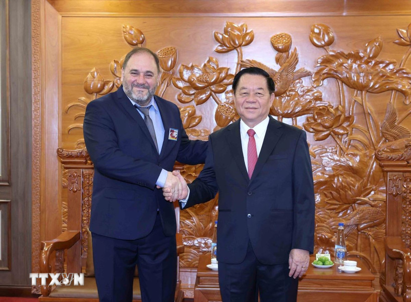 Trưởng Ban Tuyên giáo và Dân vận Trung ương Nguyễn Trọng Nghĩa và đồng chí Guillermo Rehermann Armesto, Ủy viên Bộ Chính trị, Bí thư Trung ương phụ trách tổ chức và chính sách cán bộ Đảng Cộng sản Uruguay. (Ảnh: Phương Hoa/TTXVN)