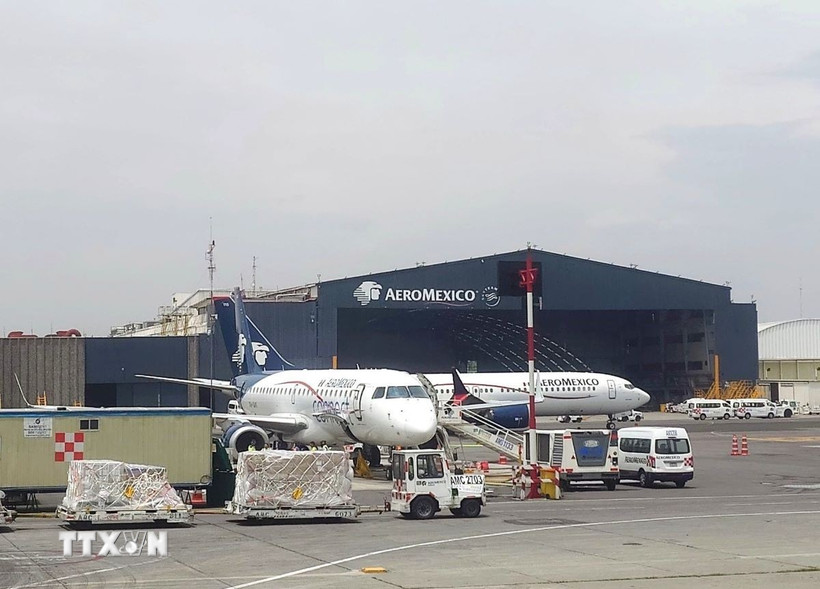 Máy bay của Hãng hàng không Aeromexico. (Ảnh: Phi Hùng/TTXVN)