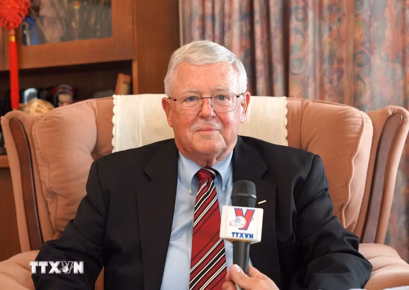 Giáo sư Carl Thayer. (Ảnh: Lê Đạt/TTXVN)