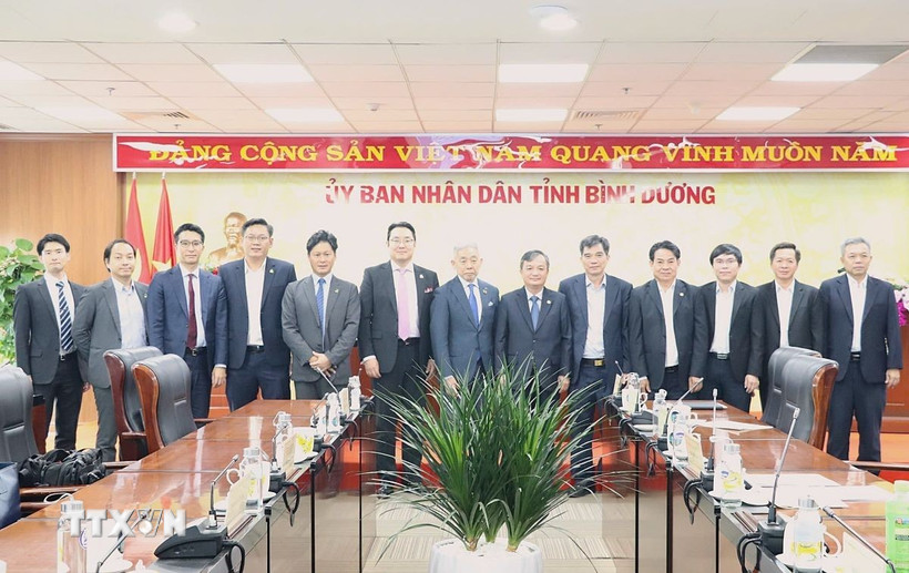 Lãnh đạo tỉnh Bình Dương cùng Tập đoàn Tokyu (Nhật Bản) tại buổi làm việc. (Ảnh: TTXVN phát)