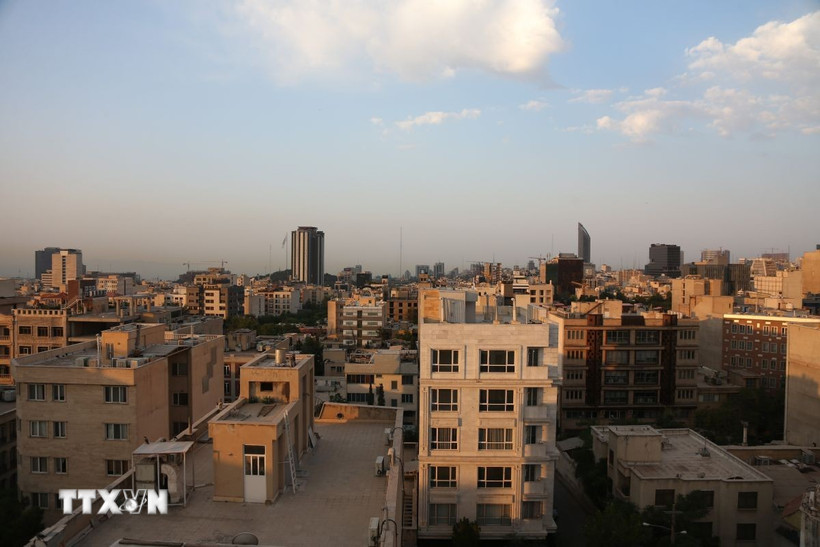 Israel thông báo Iran phóng hơn 100 thiết bị bay không người lái