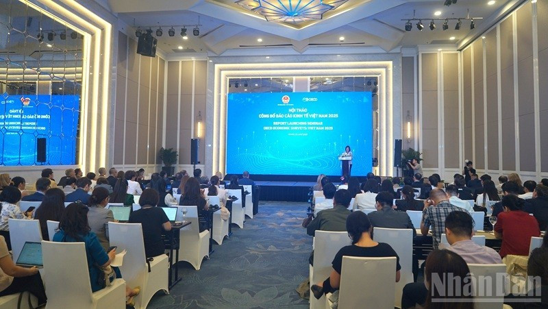 Quang cảnh lễ công bố báo cáo Báo cáo Kinh tế Việt Nam 2025. (Nguồn: Báo Nhân dân)