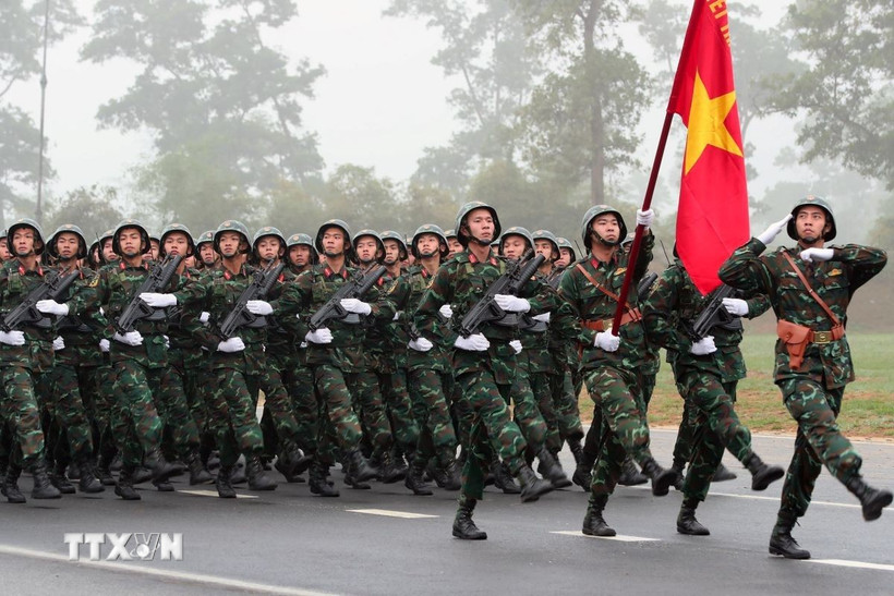 Khối lục quân tham gia hợp luyện chuẩn bị cho Lễ kỷ niệm 50 năm Giải phóng miền Nam, thống nhất đất nước. (Ảnh: Trọng Đức/TTXVN)