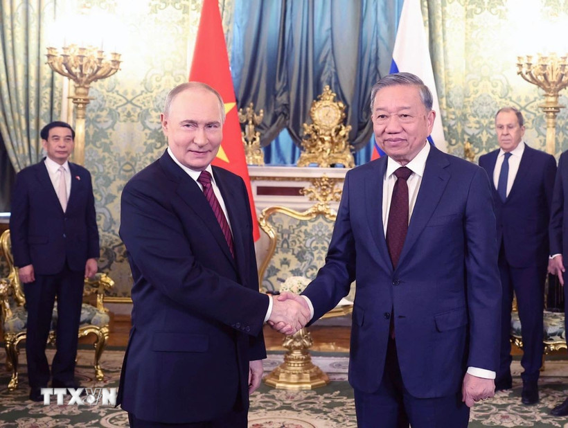 Tổng Bí thư Tô Lâm hội đàm hẹp với Tổng thống Nga Vladimir Putin. (Ảnh: Thống Nhất/TTXVN)