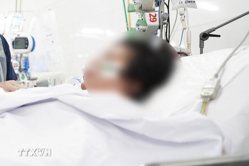 Hình ảnh một phụ nữ hôn mê sau phẫu thuật hút mỡ hồi tháng 8/2024. (Ảnh: TTXVN phát)