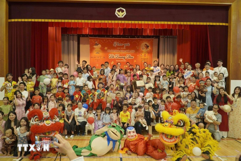 Đêm hội Tết Trung Thu của các bé Việt Nam tại khu vực Tokyo. (Ảnh: Phạm Tuân/TTXVN)