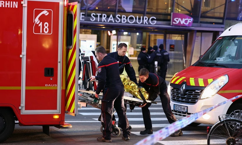 Cảnh sát có mặt tại nơi xảy ra vụ va chạm. (Nguồn: AFP/Getty Images)