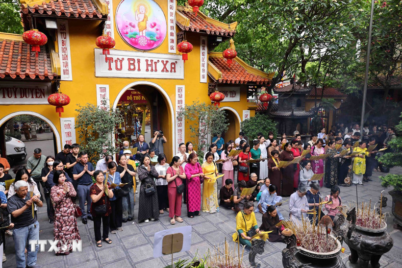 Đông đảo Phật tử tham dự Đại lễ Phật đản phật lịch 2569 - Dương lịch 2025. (Ảnh: Minh Đức/TTXVN)