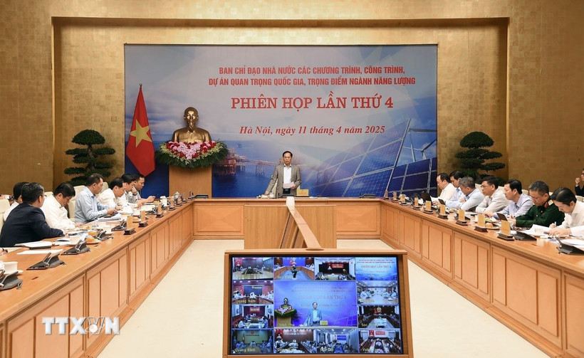 Phó Thủ tướng, Bộ trưởng Bộ Ngoại giao Bùi Thanh Sơn phát biểu tại phiên họp. (Ảnh: TTXVN phát)