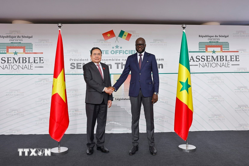 Chủ tịch Quốc hội Malick Ndiaye đón Chủ tịch Quốc hội Trần Thanh Mẫn thăm chính thức Cộng hòa Senegal. (Ảnh: Doãn Tấn/TTXVN)