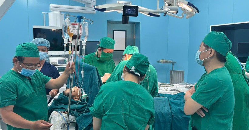 Ca phẫu thuật cho bệnh nhân.