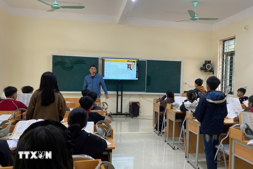Giờ học Tiếng Anh của học sinh Trường PTDTBT THCS Thông Thụ, huyện Quế Phong (Nghệ An). (Ảnh minh họa: TTXVN phát)