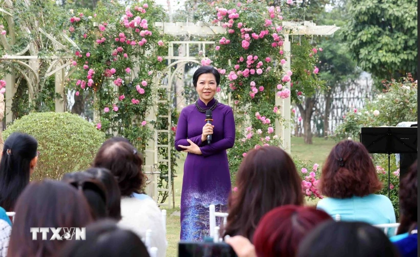 Bà Ngô Phương Ly, Phu nhân Tổng Bí thư Tô Lâm phát biểu chúc mừng Nhóm Phụ nữ Cộng đồng ASEAN tại Hà Nội nhân dịp năm mới. (Ảnh: Phạm Kiên/TTXVN)