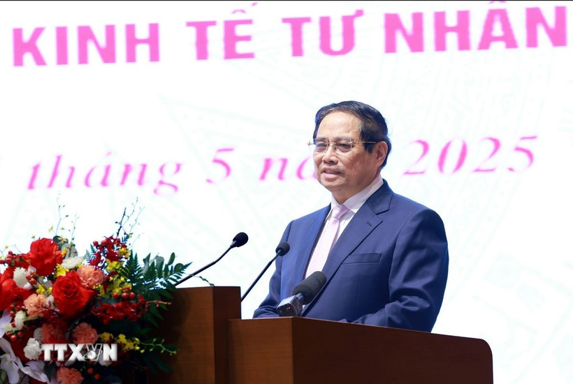 Thủ tướng Phạm Minh Chính phát biểu tại cuộc tọa đàm với doanh nghiệp về phát triển kinh tế tư nhân. (Ảnh: Dương Giang/TTXVN)