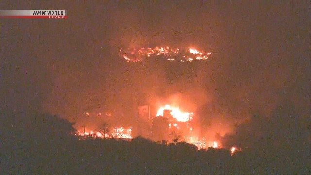 Cháy rừng bùng phát ở thành phố Ofunato, miền Đông Bắc Nhật Bản. (Nguồn: NHK)