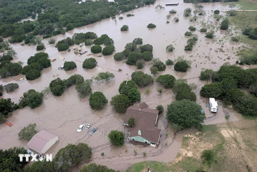 Lũ lụt tại Kerrville, Texas, Mỹ, ngày 4/7/2025. Ảnh: U.S. Coast Guard/TTXVN