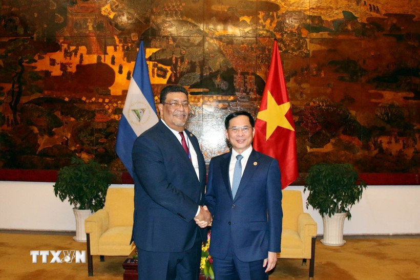 Phó Thủ tướng, Bộ trưởng Ngoại giao Bùi Thanh Sơn tiếp Bộ trưởng Ngoại giao Nicaragua Valdrack Jaentschke. (Ảnh: Tiến Lực/TTXVN)
