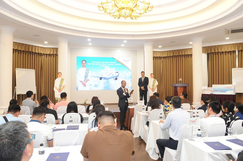 Ông Leulseged Desalegn, Giám đốc đại diện Ethiopian Airlines tại Việt Nam chia sẻ tại hội thảo.