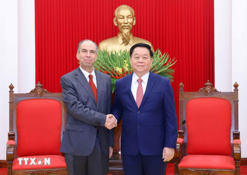 Trưởng Ban Tuyên giáo và Dân vận Trung ương Nguyễn Trọng Nghĩa tiếp Đại sứ Cuba tại Việt Nam Rogelio Polanco Fuentes. (Ảnh: Phương Hoa/TTXVN)