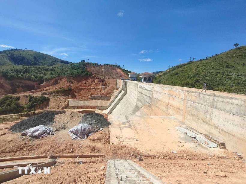 Dự án Hồ chứa nước Đăk Pokei đã qua một lần điều chỉnh thời gian nhưng vẫn chậm tiến độ. (Ảnh: TTXVN phát)